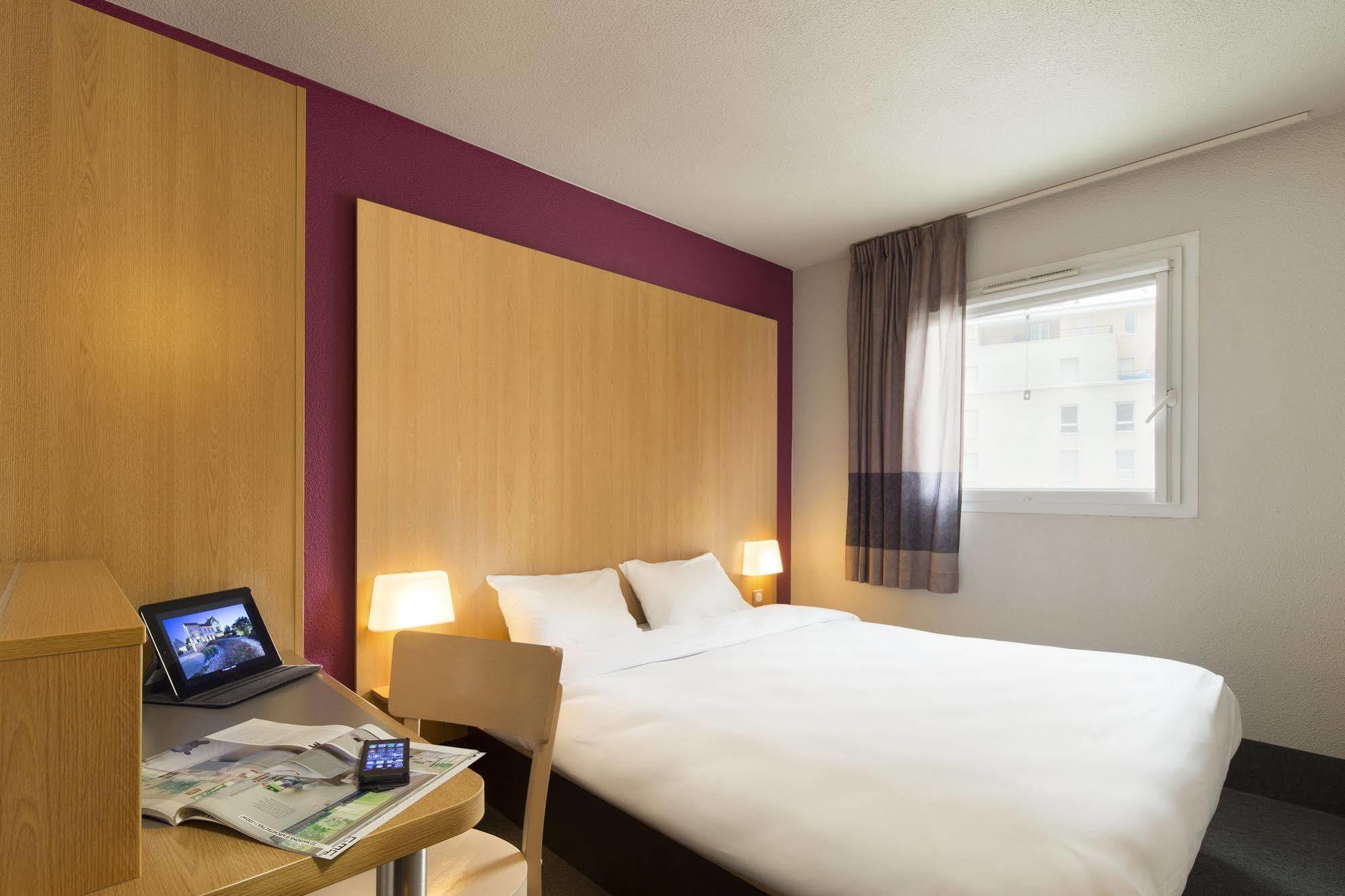 B&B Hotel Clermont-Ferrand Nord รีอง ภายนอก รูปภาพ